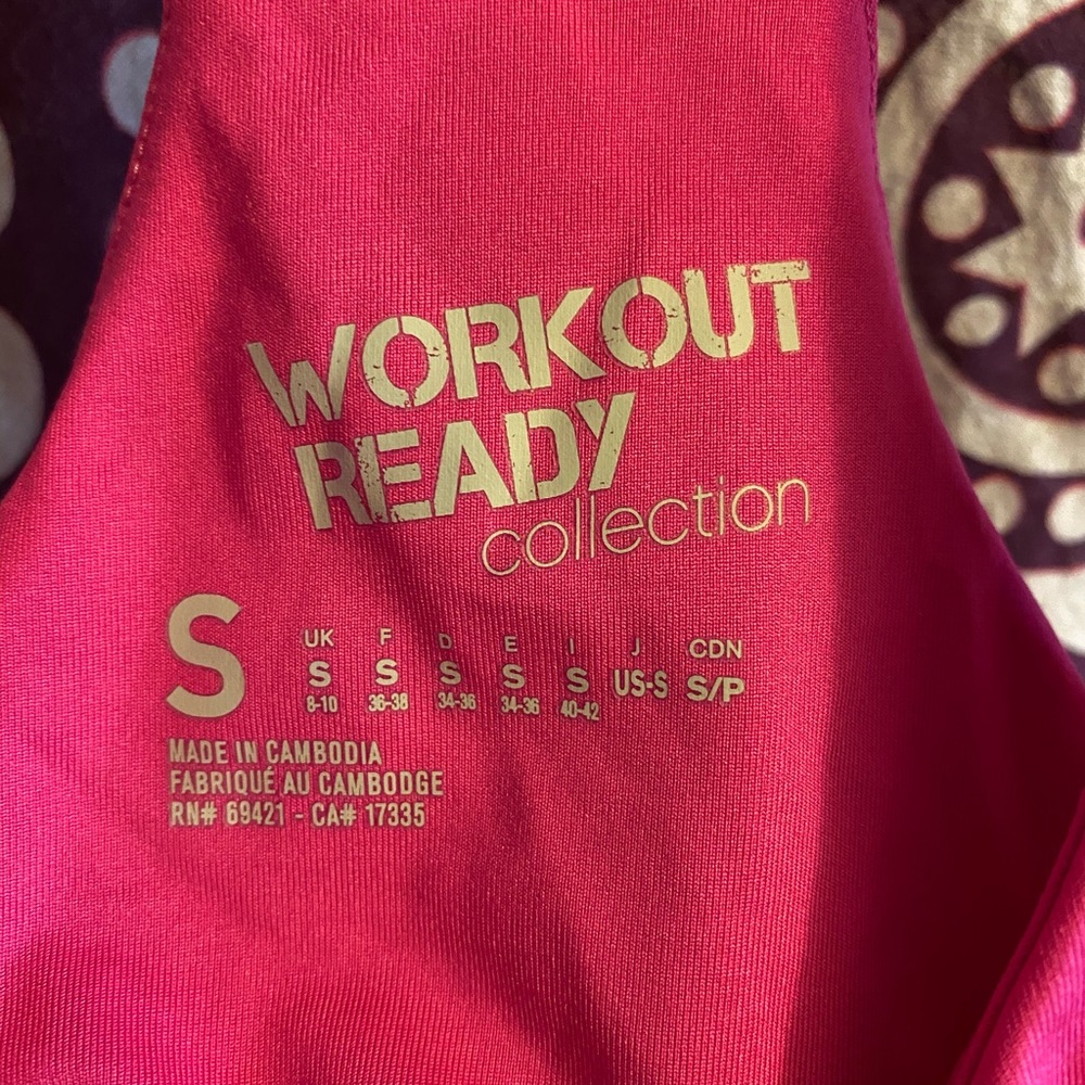 Workout top - Picture 3 of 3